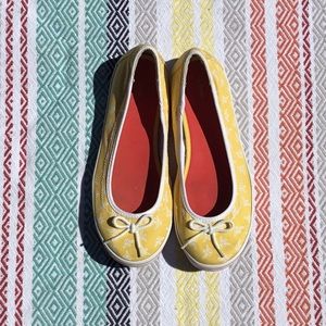 L.L Bean Bee slip on shoes 🐝